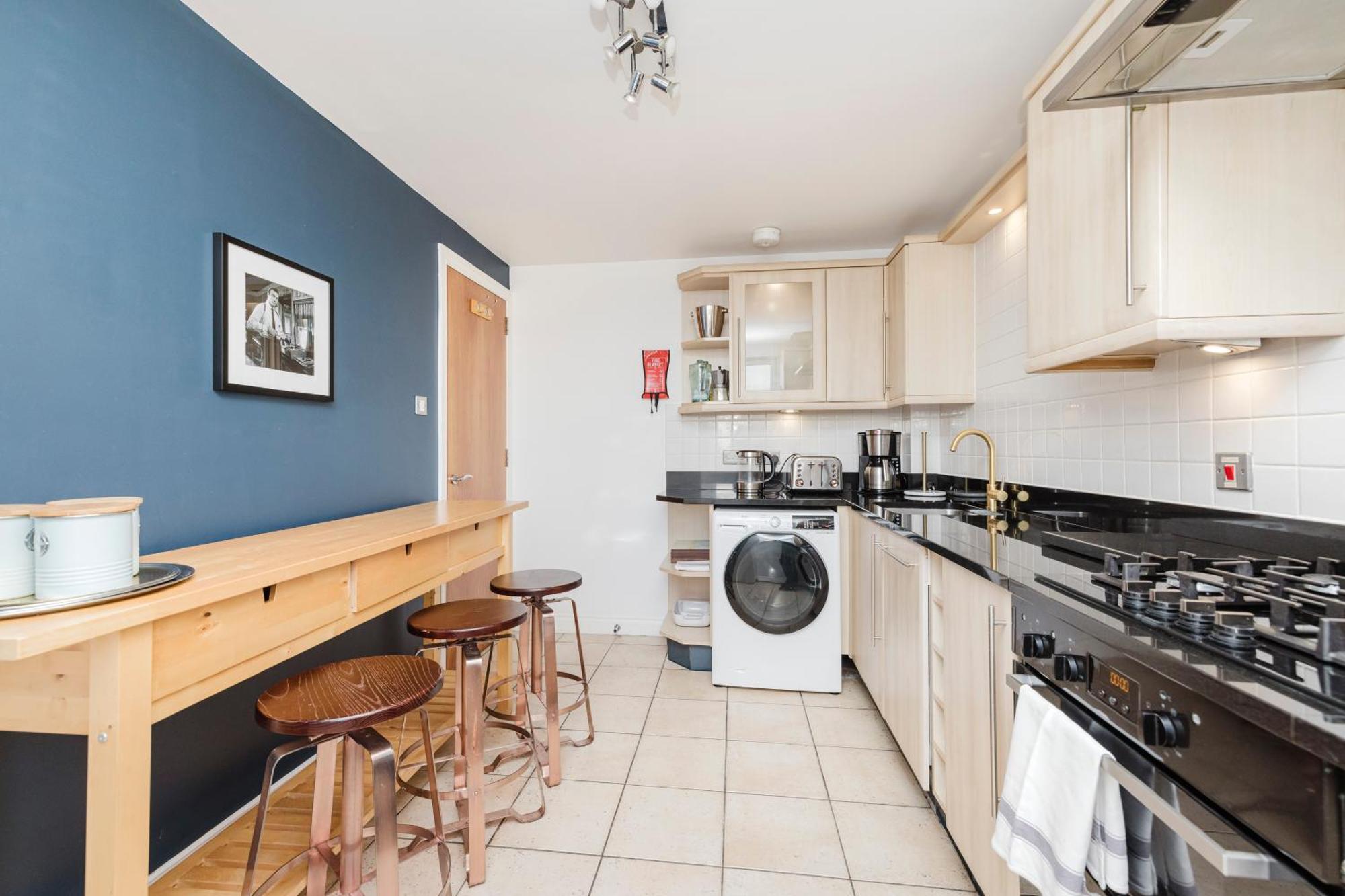 Joivy Stylish Apartment With Balcony In Old Town EDI Eksteriør billede