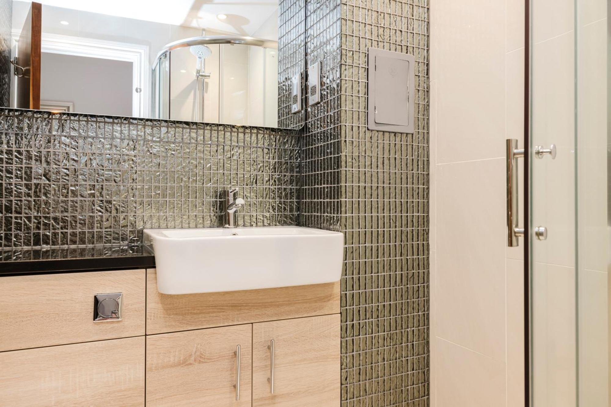 Joivy Stylish Apartment With Balcony In Old Town EDI Eksteriør billede