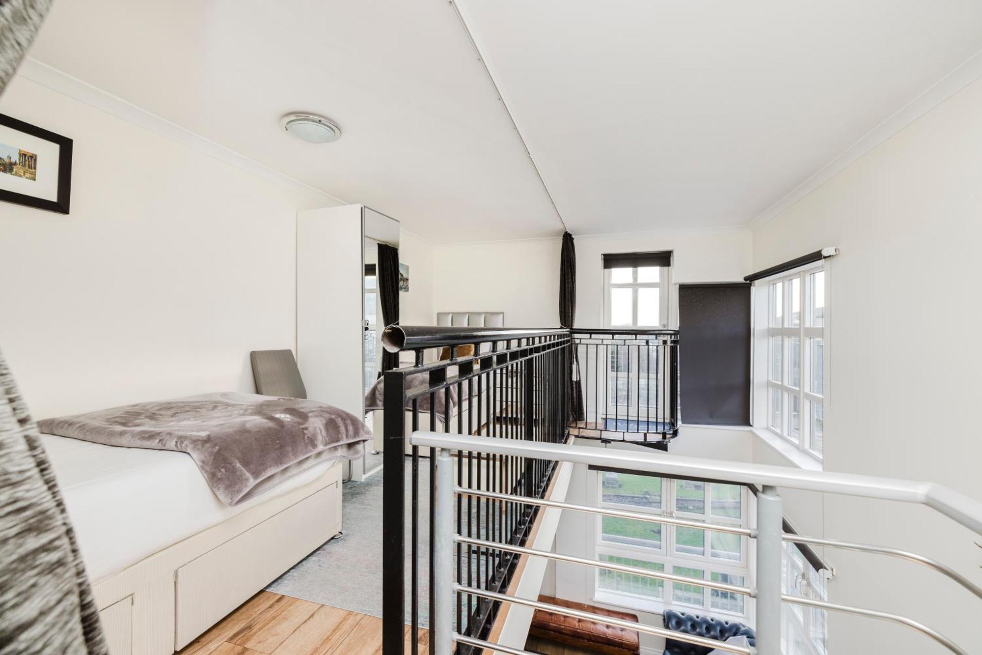 Joivy Stylish Apartment With Balcony In Old Town EDI Eksteriør billede