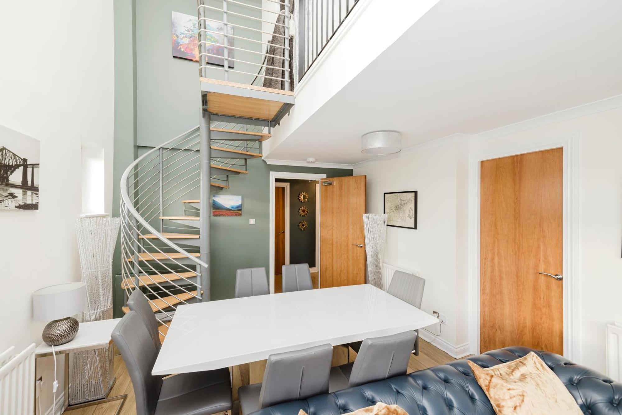 Joivy Stylish Apartment With Balcony In Old Town EDI Eksteriør billede