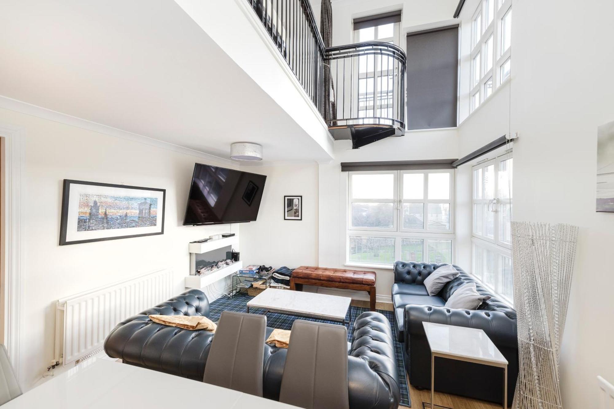 Joivy Stylish Apartment With Balcony In Old Town EDI Eksteriør billede