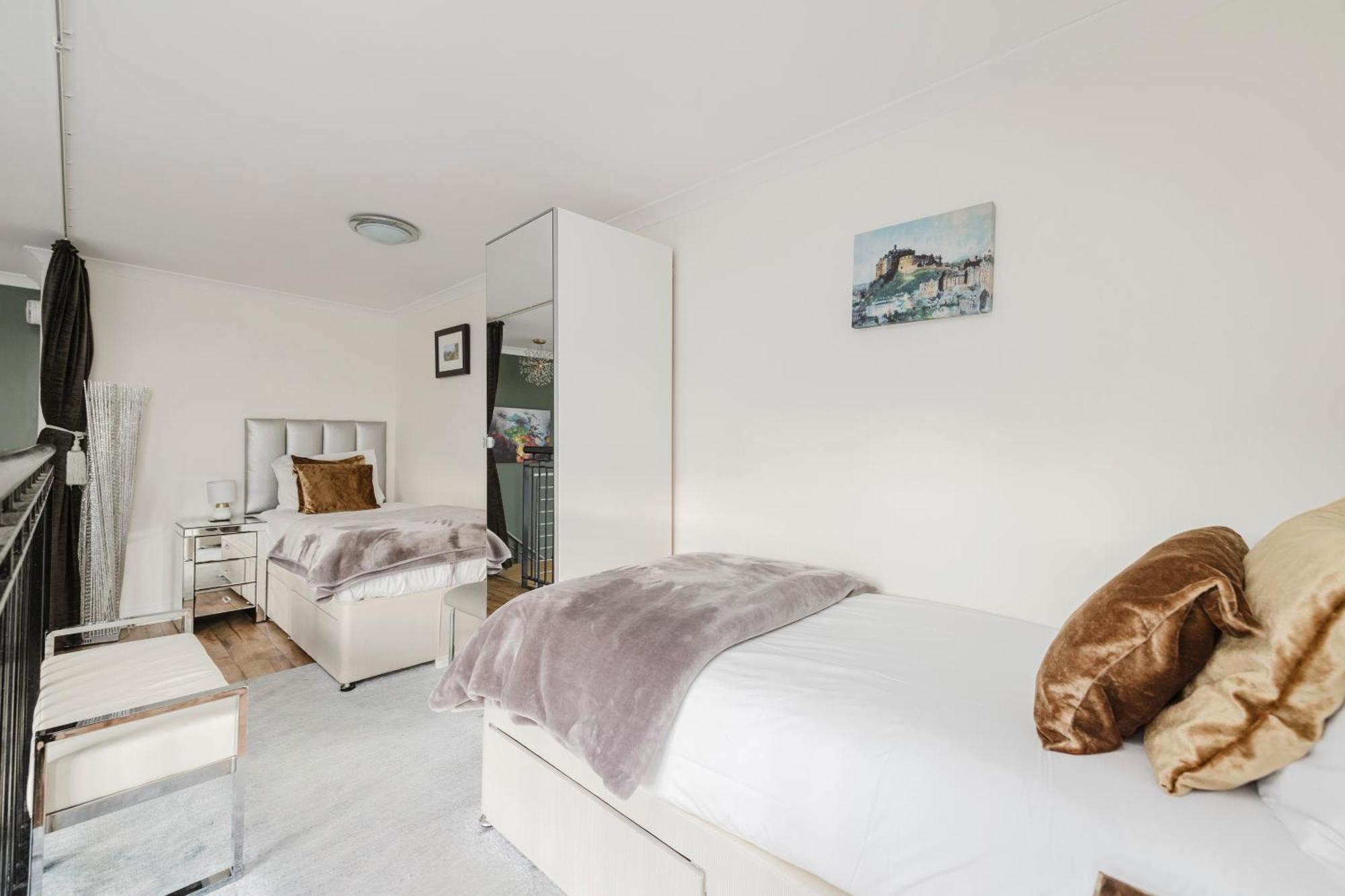 Joivy Stylish Apartment With Balcony In Old Town EDI Eksteriør billede