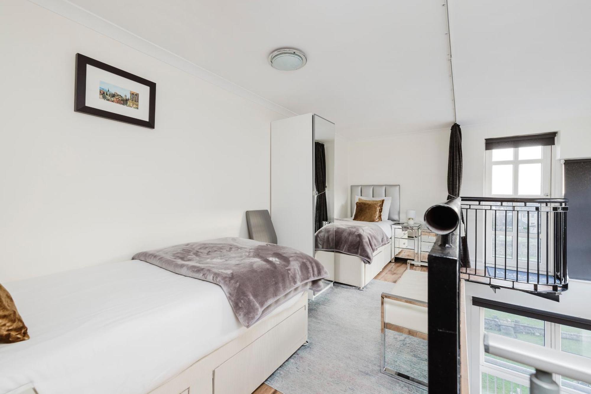 Joivy Stylish Apartment With Balcony In Old Town EDI Eksteriør billede